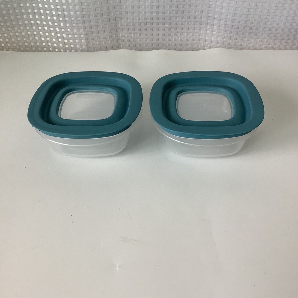 2 Rubbermaid Premier Square Food Storage Container 1.25 cups 7J5635 w/ Blue‎ Lid